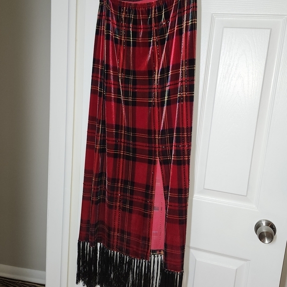 Red velvet Plaid Skirt with Fringe - Picture 1 of 6